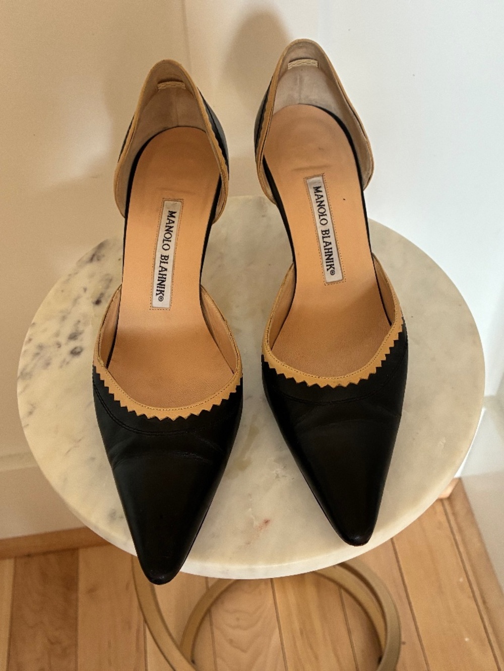 Manolo Blahnik black tan scalloped d'orsay heels